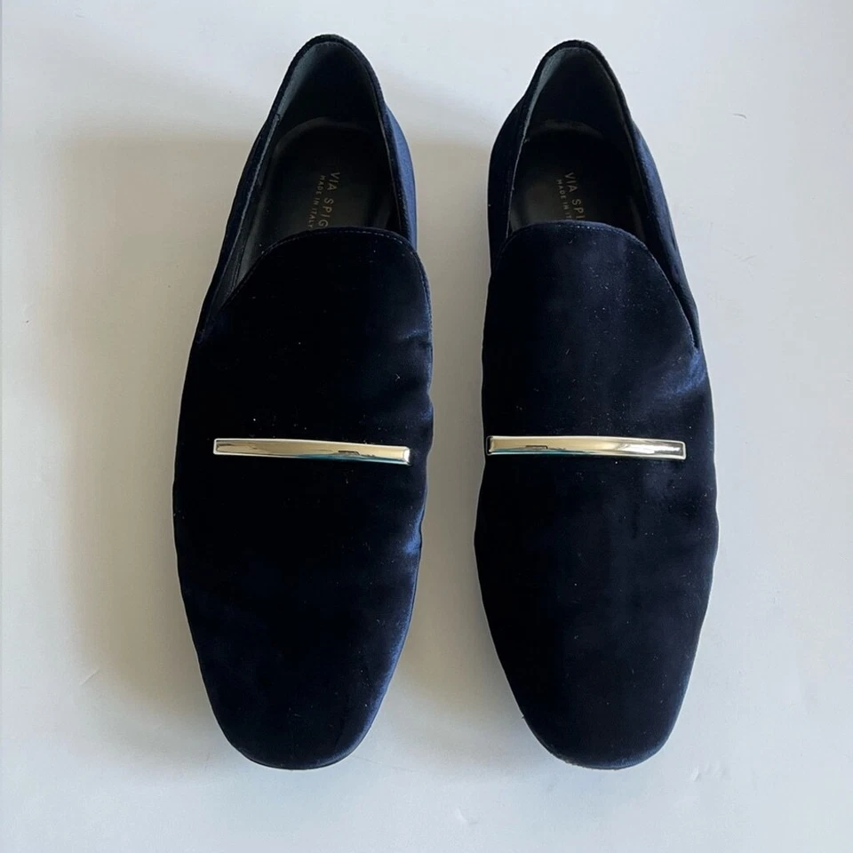 Mocasines planos Via Spiga Tallis Italia terciopelo azul marino con acento plateado talla 8M Foto 3 de 4