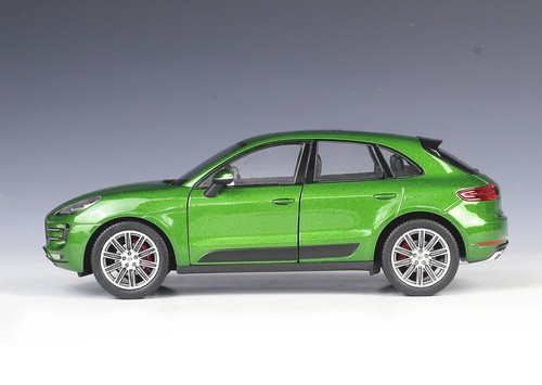 Welly 1:24 Porsche Macan Turbo Model Diecast Car Vehicles New in Box - Picture 8 of 12
