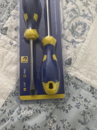 Goodyear screwdriver set Ergonomic Magnetic Tip Durable Phillips Slotted 2 Pack - Picture 5 of 5