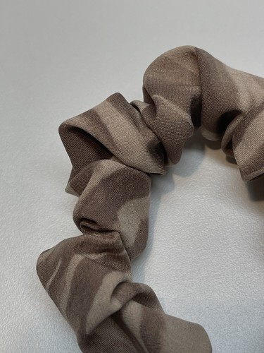 Brand New With Tags Lululemon Uplifting Scrunchie Tiger TIG3 Brown Tan - Picture 5 of 12