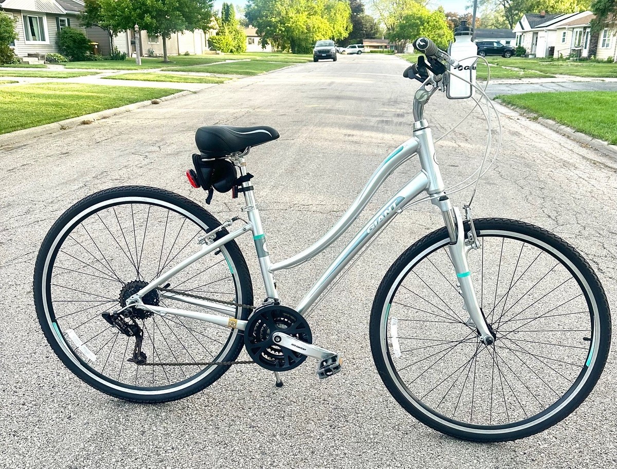 Auctions Giant Cypress Women's Hybrid Bike GIANT CYPRESS