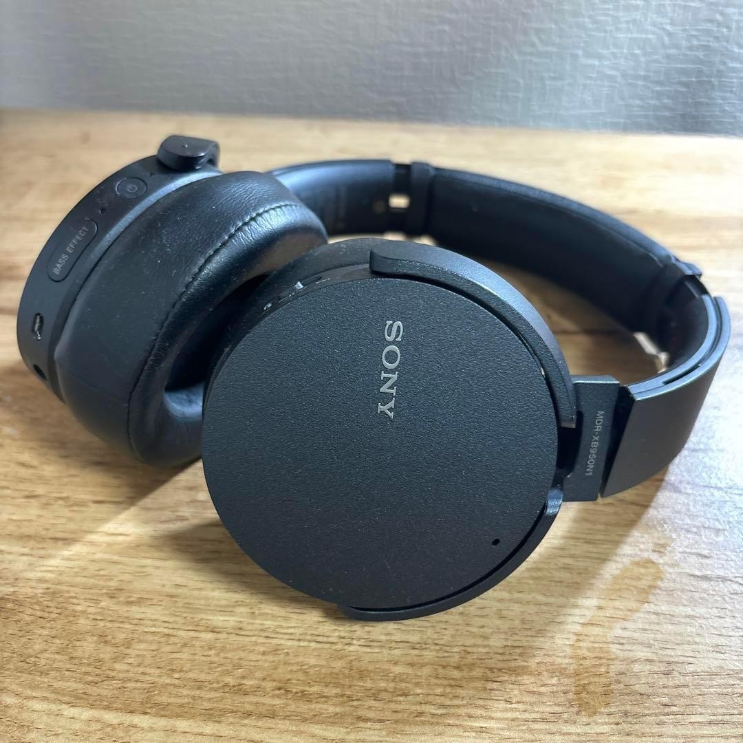 SONY MDR-XB950N1 Wireless Noise Canceling Headphones Good