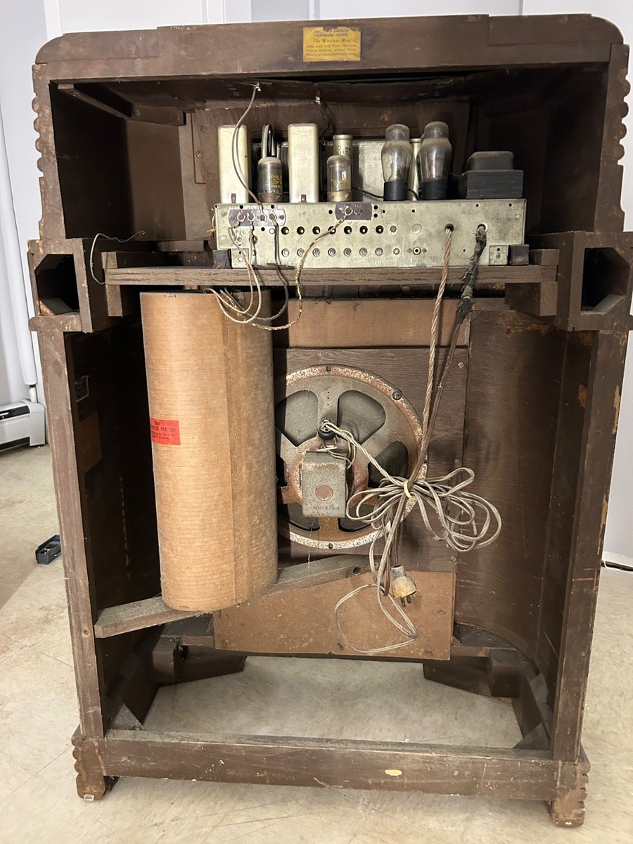Vintage 1942 Philco Floor Model/console Radio W/Frequency