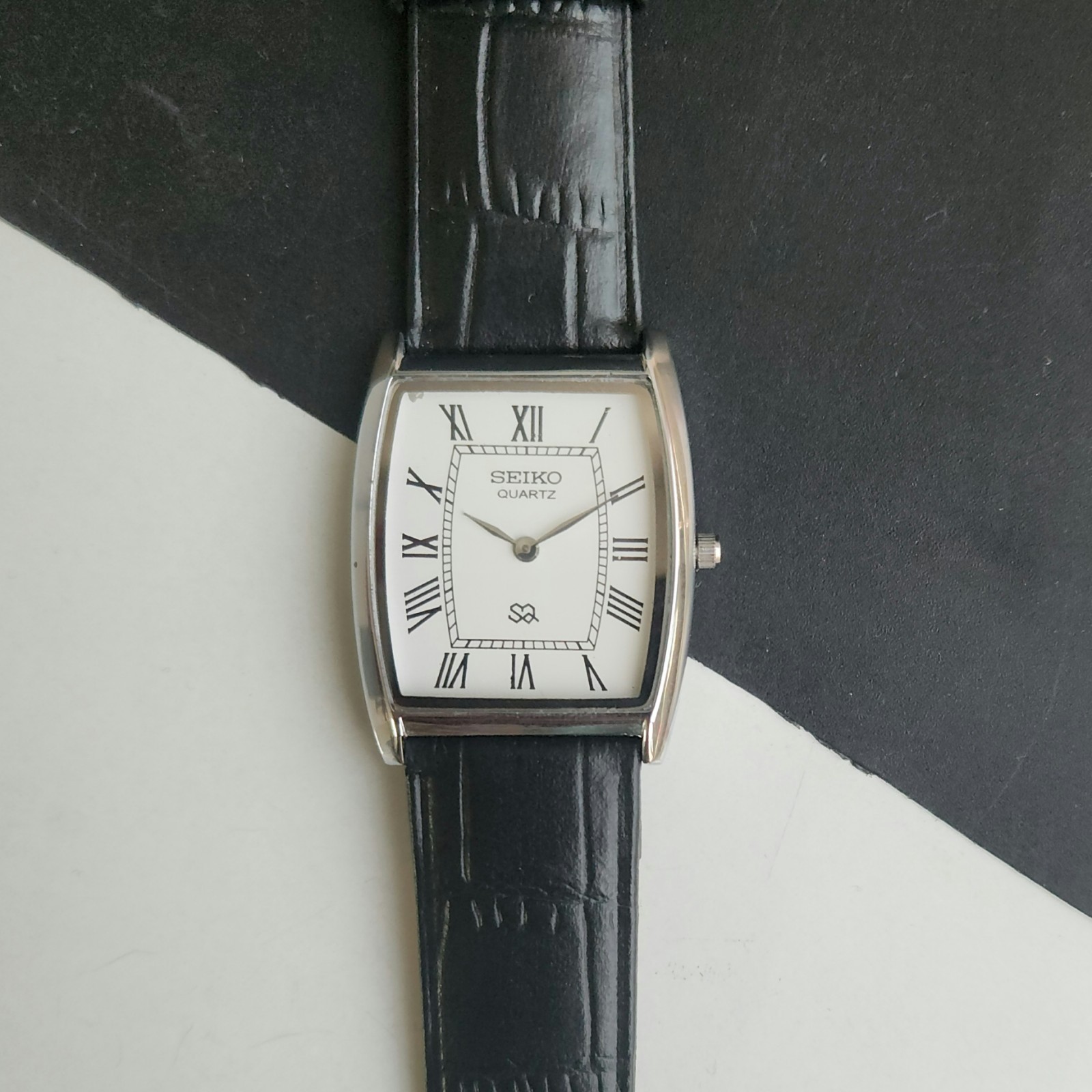 Vintage Seiko Slim Tank Quartz Men White Dial Dress Watch-Free DDP Shipping