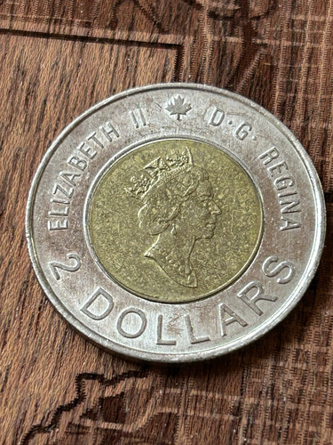 2000 Queen Elizabeth II $2 Coin XF Ungraded Beautiful Coin! Ol’ TOONIE - Picture 1 of 4