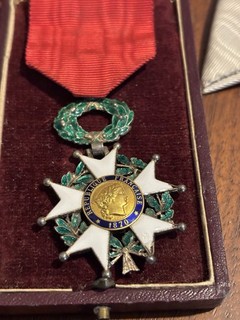 BEL OFFICIER DE L'ORDRE DE LA LEGION D'HONNEUR 1870 CENTRES EN OR EN ECRIN