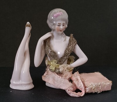Miniature Vintage Demi-poupée allemande en porcelaine, fille hollandaise, épingle anti-goutte 1910s - En vente sur France