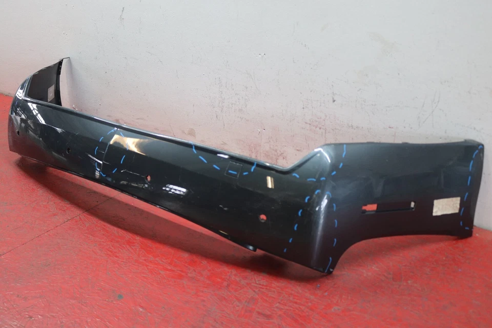 2008 2013 CADILLAC CTS SEDAN REAR BUMPER COVER WITH SENSOR HOLES Foto 2 de 4