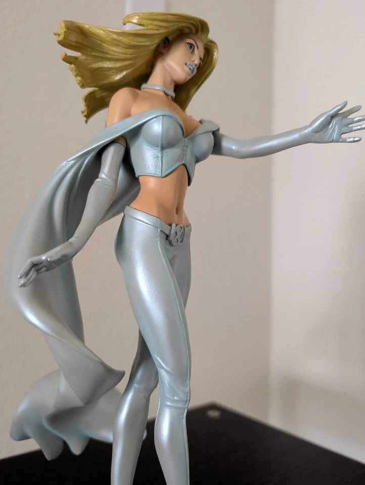 Estátua retrô rainha branca edição limitada Bowen Designs Emma Frost - Imagem 4 de 4