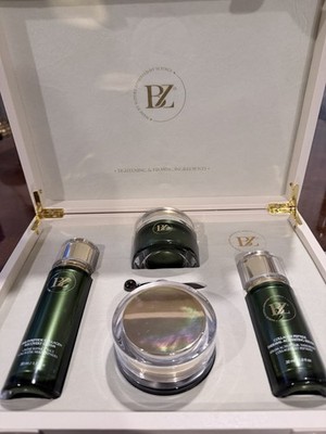 Below Zeros Collagen Replenish & Peptide Balance Treatment Set New Sealed Box.