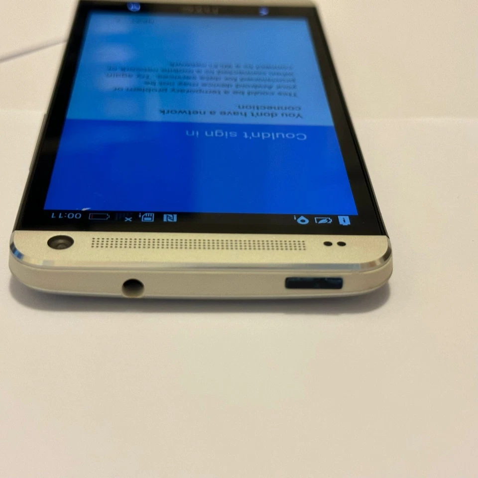 HTC One M7 32GB Unlocked  Sliver Smartphone- (PN07100) *Good Condition* - Image 4 of 4