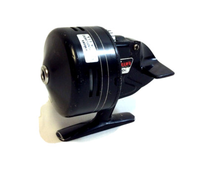 ダイワ　Daiwa　9300c Vintage DAIWA 9300C Spincasting Freshwater Fishing Reel