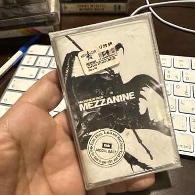 Mezzanine by Massive Attack (Cassette, Apr-1998, Virgin) for