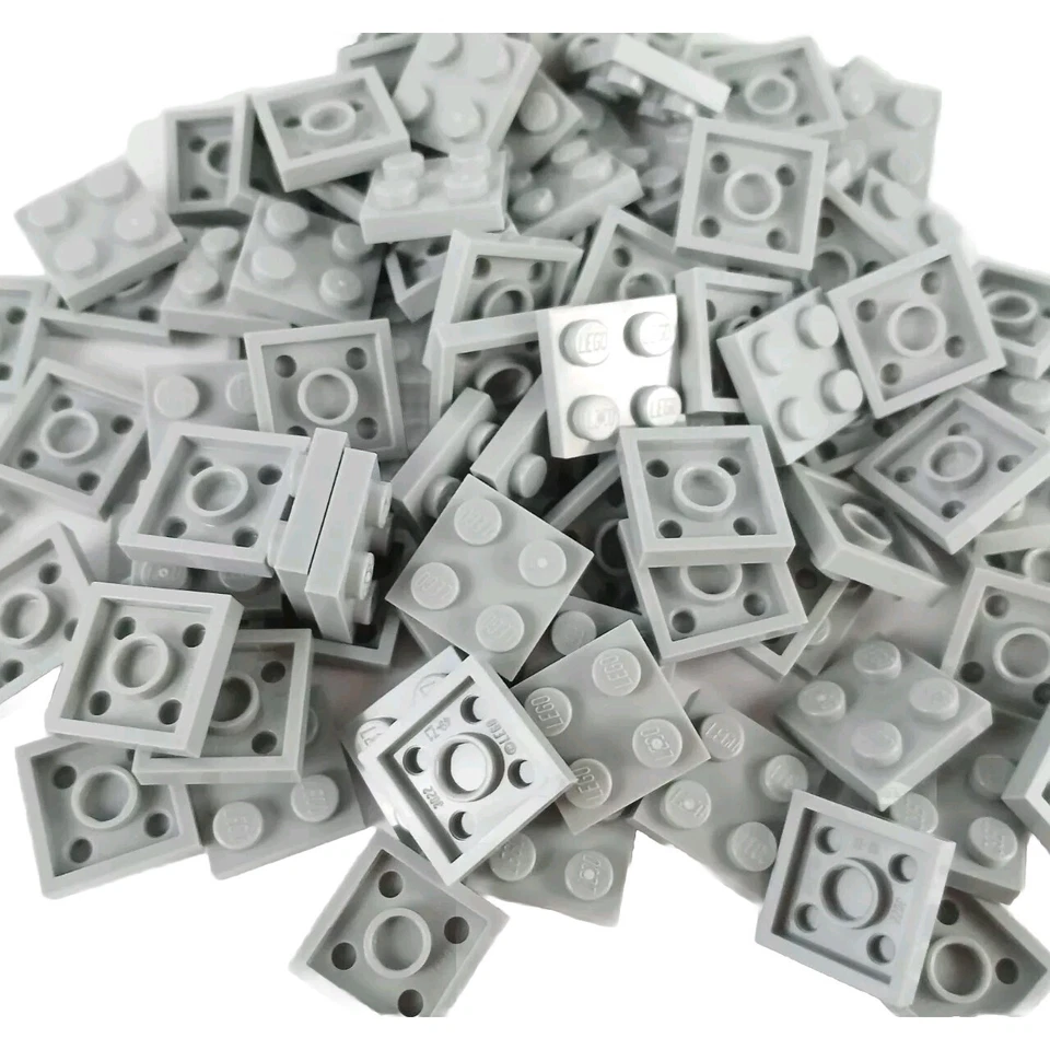 100 Pieces LEGO® 2x2 Light Bluish Grey Four Stud Plates element 3022 MOC Lot - Image 3 of 3