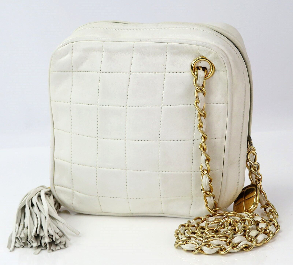 専用３ Authentic CHANEL White Quilted Leather Chain Shoulder Bag Purse
