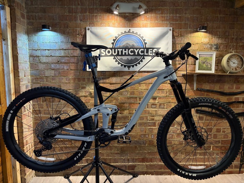 Giant Trance X full suspension mountain bike 2022 Large immaculate MTB