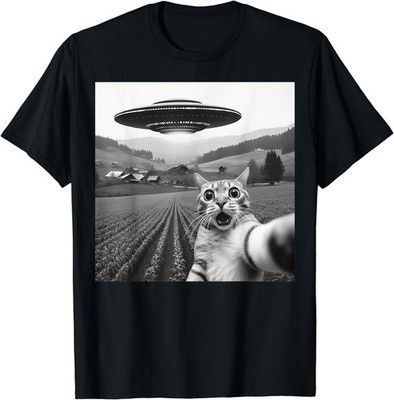 Funny Design Cat Selfie With An Alien UFO Theme Unisex T-Shirt
