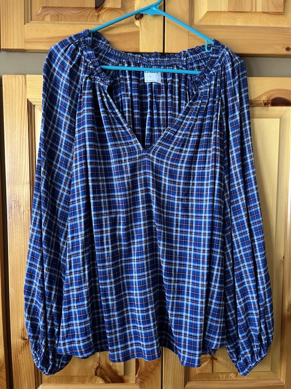 Women’s Old Navy Blue Plaid Top 2X Gently Used