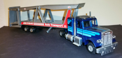 Maisto  Freightliner US Truck Auto Transport R1640 ca. 1:50  34 cm Modellauto.