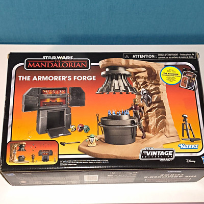 Kenner Star Wars The Mandalorin Die Schmiede komplett mit Figur!