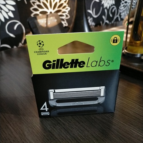 GILLETTE LABS RASIERKLINGEN 4 STÜCK NAGELNEU ORIGINAL