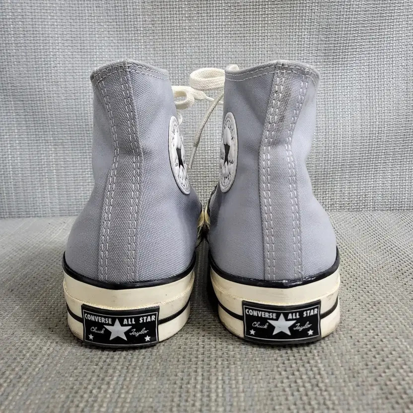 Converse Chuck Taylor High Sneakers 265 Lightly Used thumbnail 3