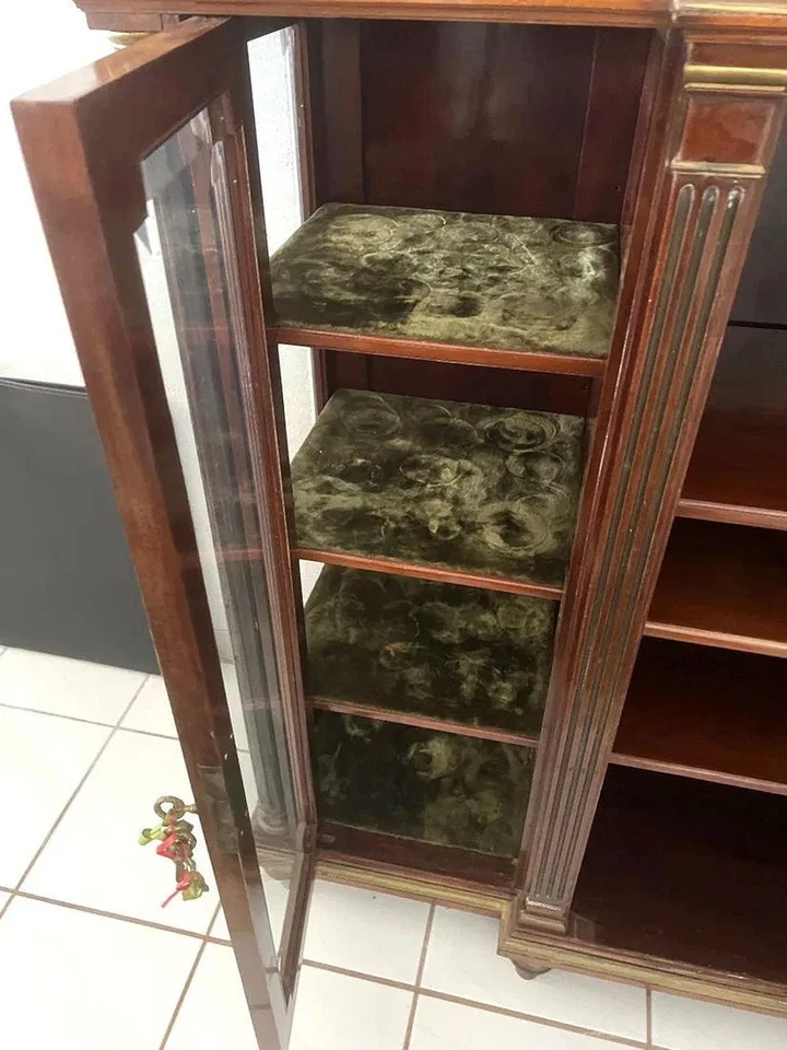 Magnífico gabinete francés antiguo pintado a mano de caoba y latón Foto 4 de 4