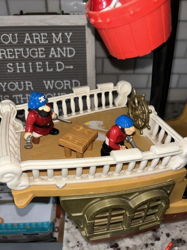2 Fisher Price Great Adventures Piratenschiff plus Boot Figuren Kanone 1994 - Bild 3 von 8