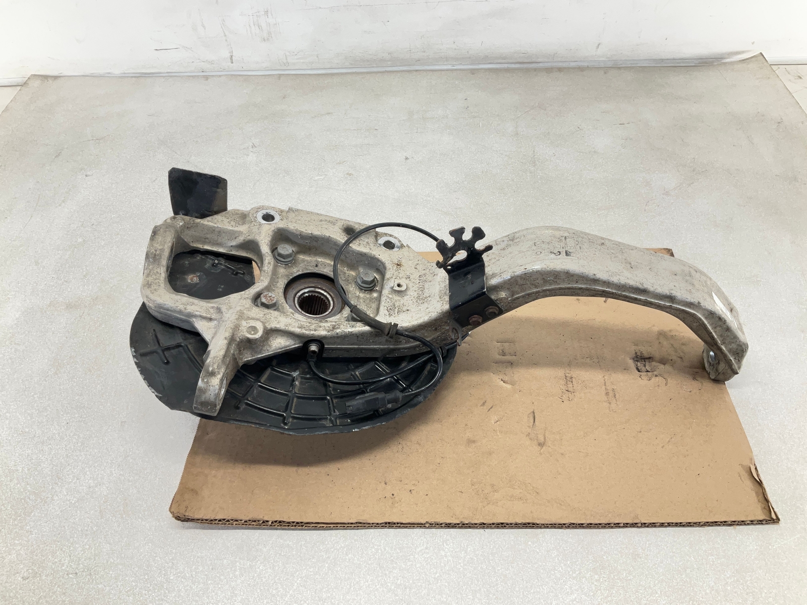 17-20 MASERATI Levante Front Right Passenger Spindle Knuckle OEM