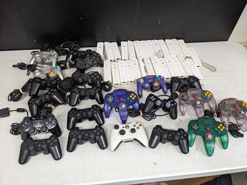 Lot of Various Controllers (For Parts/Repairs) - Picture 15 of 15