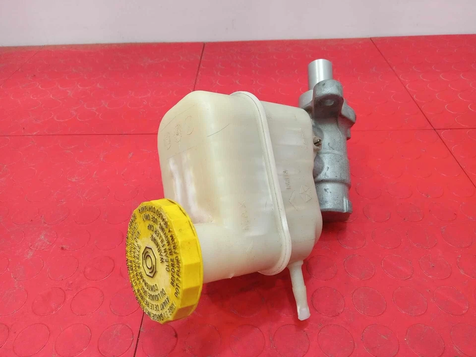 2015-2017 Chrysler 200 Brake Master Cylinder Assembly Genuine OEM 68245358AA - Image 2 of 4