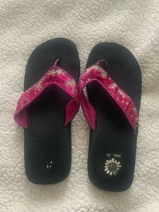 Yellow Box Flip Flops- Ladies Size 11- Pink and Silver Sequins- Nice! | eBay