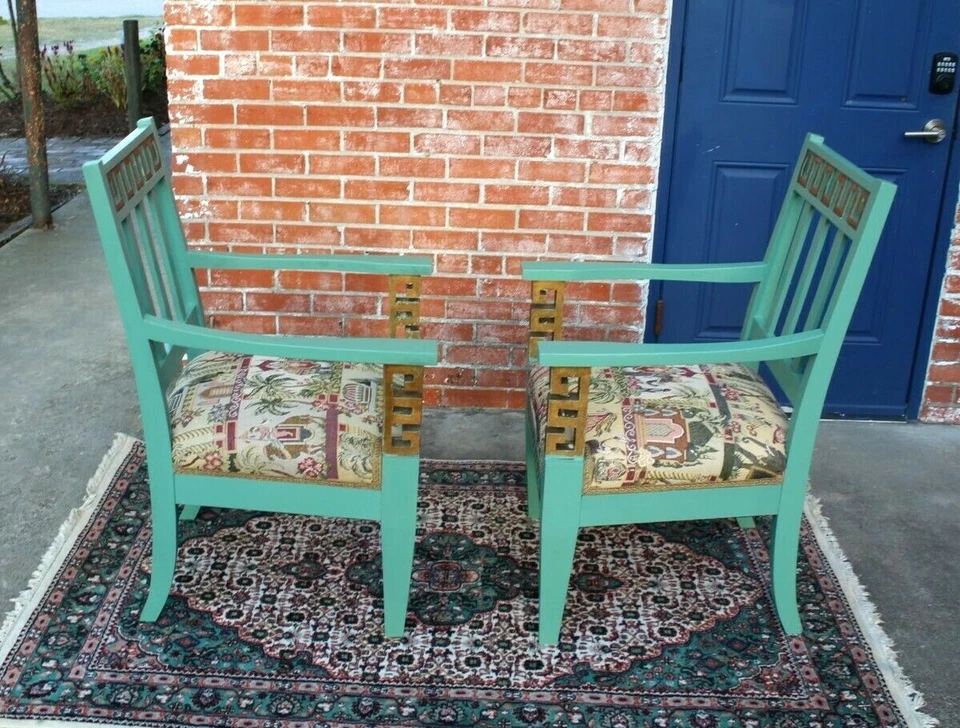 Juego de 2 sillones con llave griegos vintage con asientos tapizados y marcos pintados Foto 3 de 4