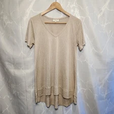 Studio B By Bobeau V-Neck Short Sleeve Top Women M Cream Raw Hem Cuff Semi Sheer