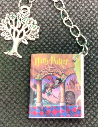 Schlüsselanhänger "Harry Potter und der Stein der Weisen" von J. K. Rowling Minibuch