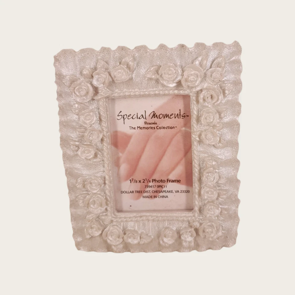 Juego de dos marcos de fotos de resina rosa crema detalle de flores blanco elevado floral Foto 3 de 3