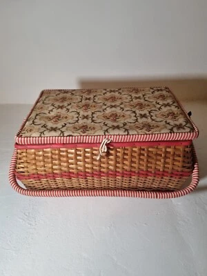 Ancienne Boîte à Couture PLEINE en Osier Travailleuse Panier Vintage - Photo 1/4