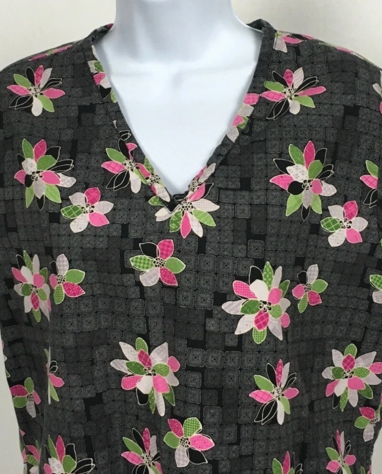 Blusa Médica SB para Mujer Talla M Gris con Flores Coloridas Mangas Cortas Bolsillos Foto 2 de 4