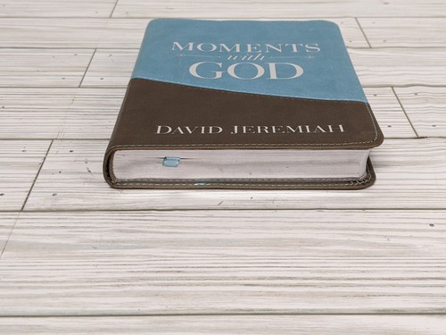 Moments With God Turning Point 2023 Devotional by Dr. David Jeremiah Leather Bou - Picture 9 of 9