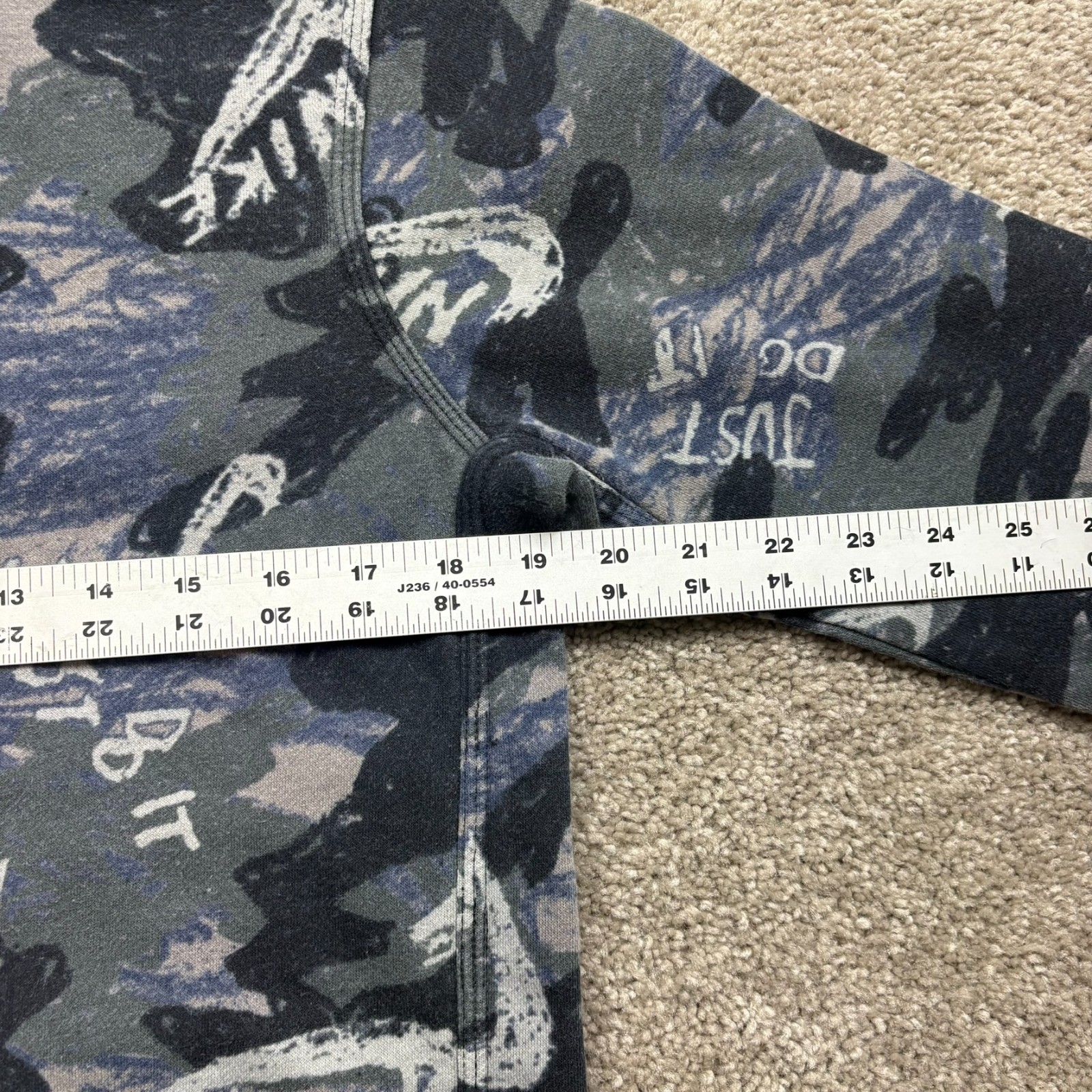 Nike Sweater Youth Boys XL Black Gray Camouflage Hoodie Pocket Hooded Sweatshirt thumbnail 11