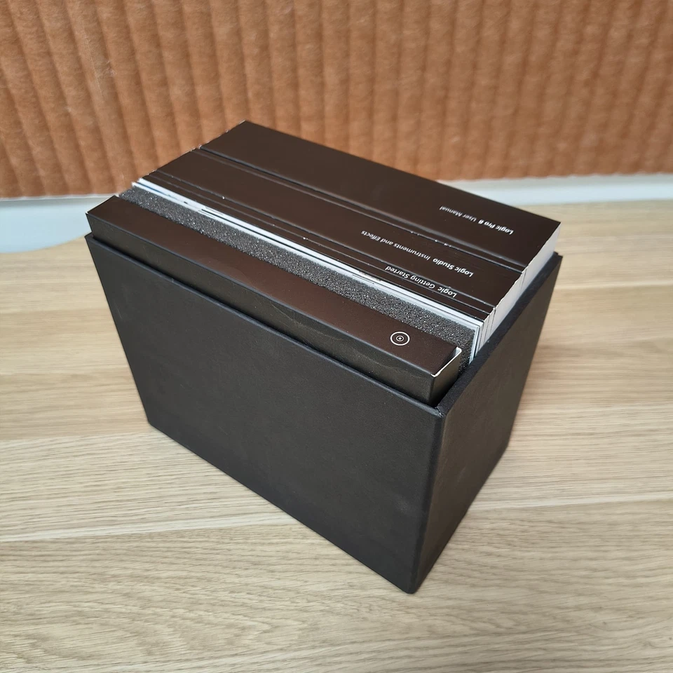 Apple Logic Studio Logic Pro 8 Retail Box Including DVDs Manuals Serial Number - Image 2 of 4