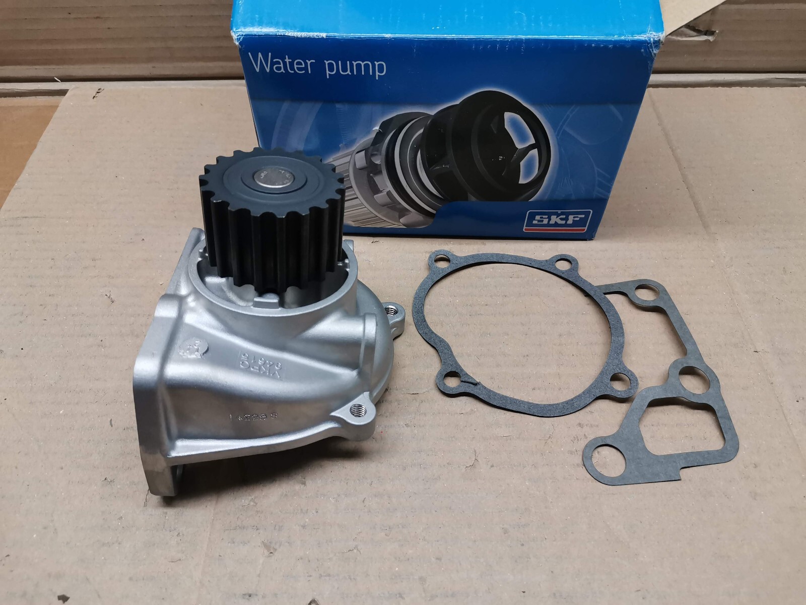 Pompe à eau Mazda 323 626 Premacy 2.0 injection diesel référence VKPC 94615