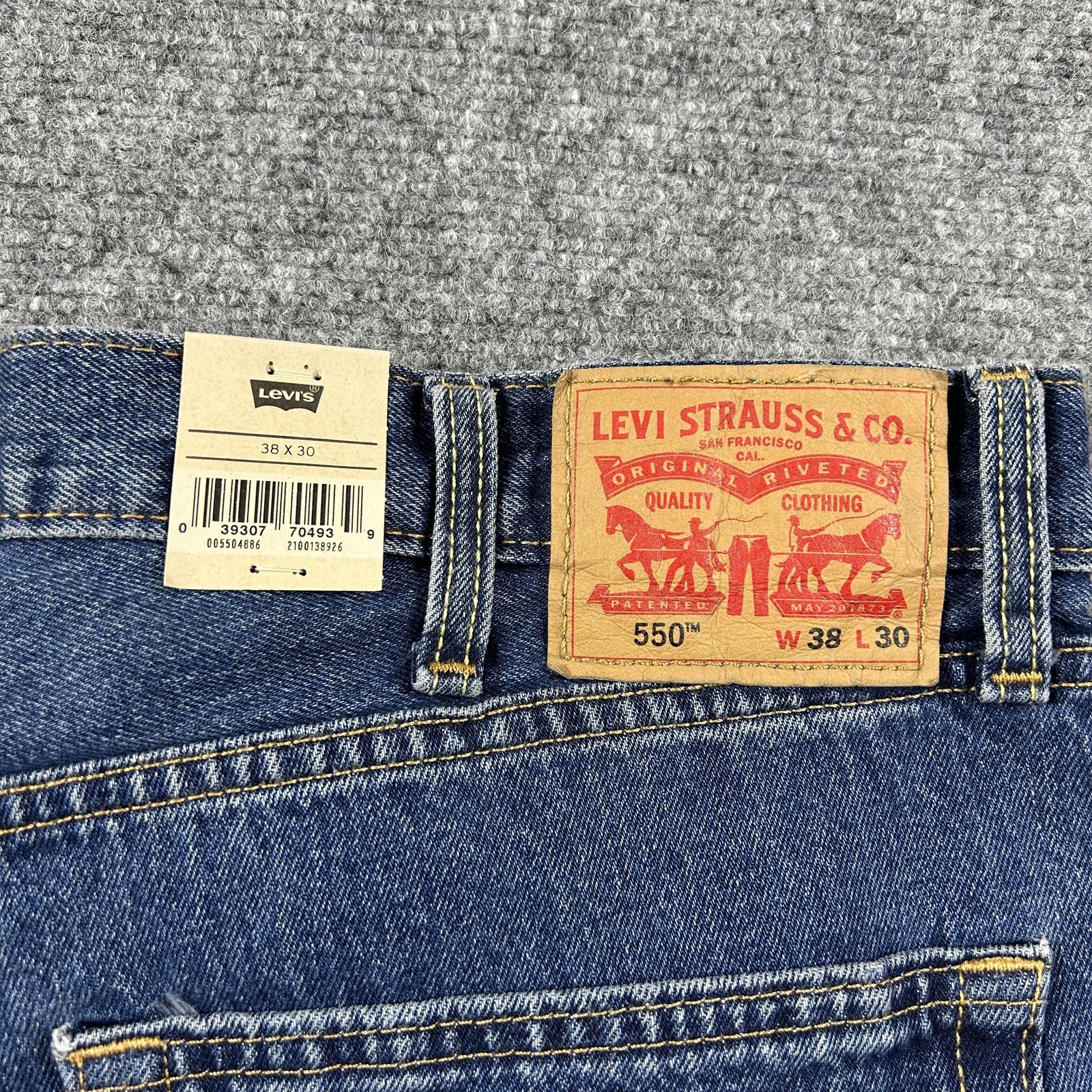 Levi's 550 Jeans Mens 38x30 Blue Relaxed Fit Tapered Medium Wash Denim thumbnail 7