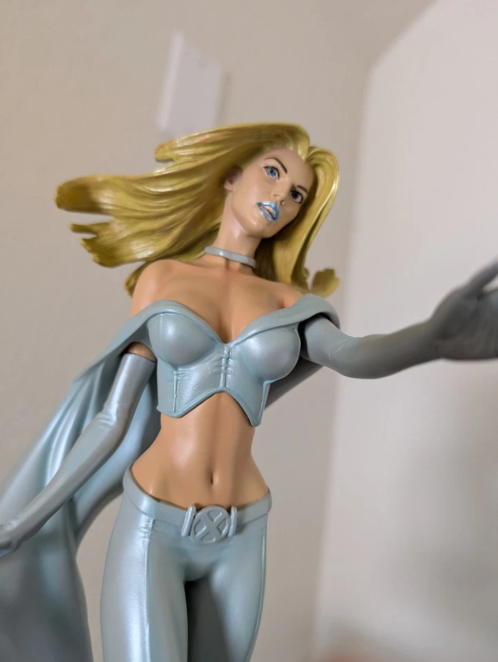 Estátua retrô rainha branca edição limitada Bowen Designs Emma Frost - Imagem 2 de 4