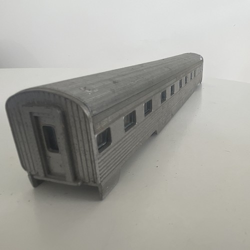 Lima HO Railways of Australia Passenger Car Coach 4027 Silver/Grey, no wheels | Condition: Used