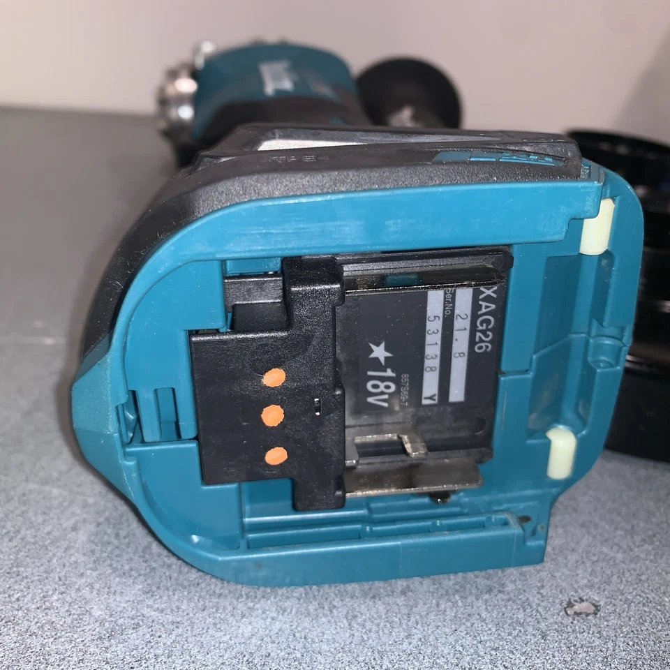 MOEDOR DE DISCO MAKITA XAG26 - SOMENTE FERRAMENTA - - Imagem 2 de 2