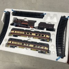 Classic Train Set,  2 Passengers Cabin, 1 Engine, 1 Material Container,  Lights