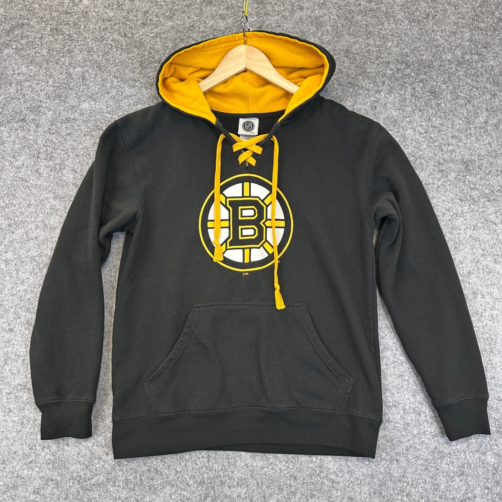 NHL Boston Bruins Hoodie Mens Medium Black Yellow Lace Up Hockey Sweatshirt