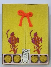 Vintage 1960s Sayco of California TOWELS Guest Set FISH Design Orange Yellow NEW