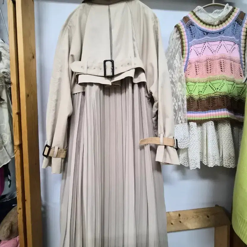 Ameri Premium Pleated Trench Coat Classic Elegant… - image 5